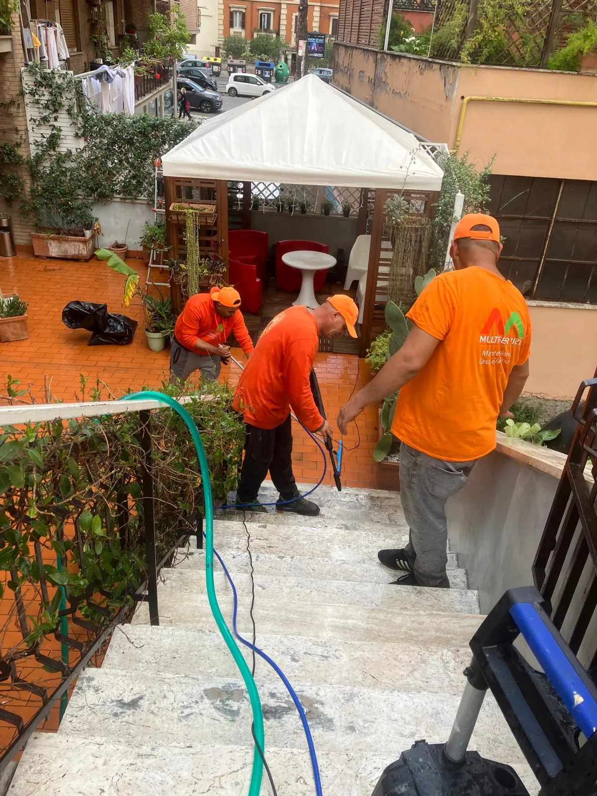 Pulizia terrazza, gazebo e sistemazione siepe, Quartiere Aurelio — foto 2