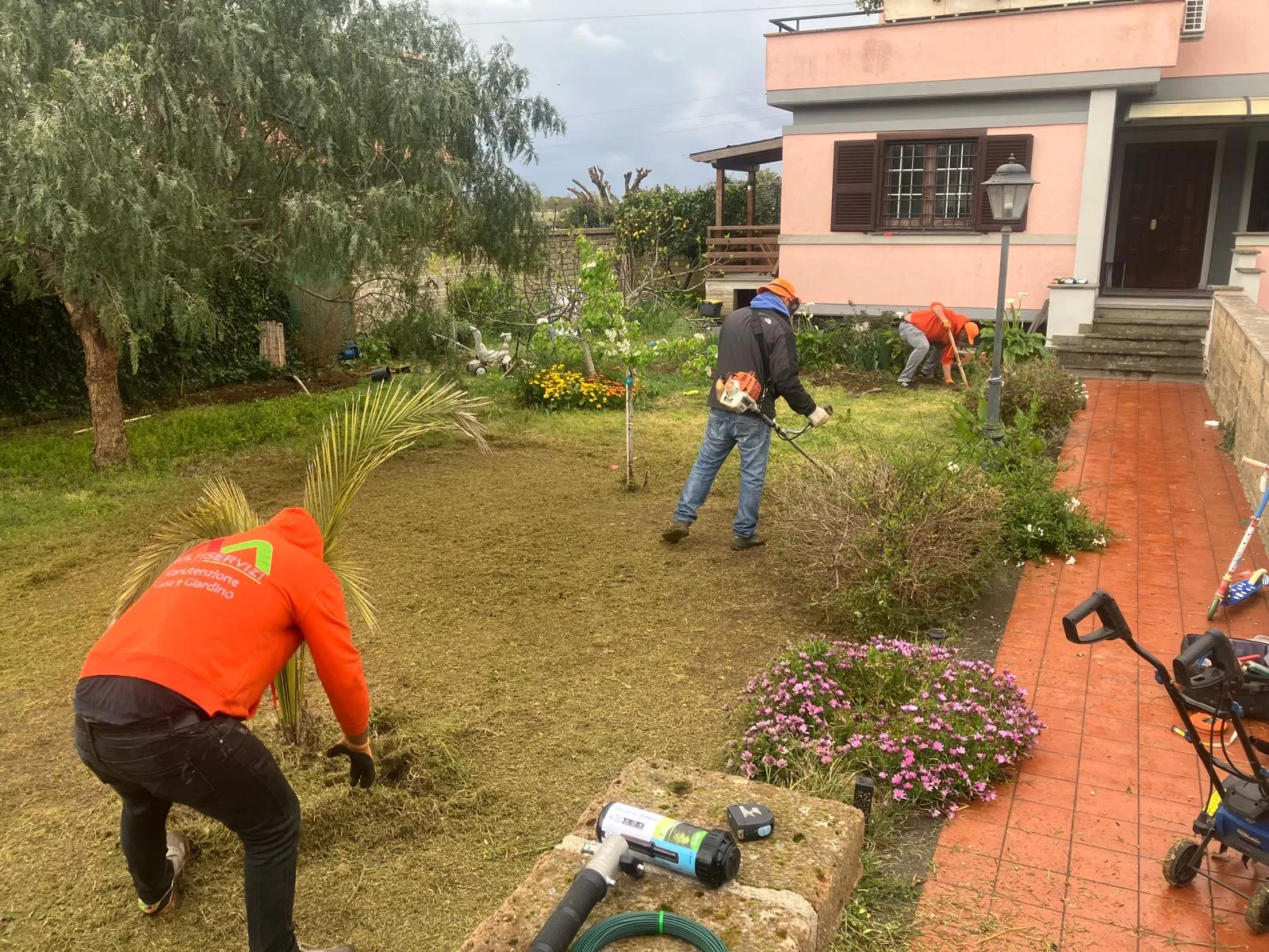 Riqualifica giardino con impianto irrigazione e prato a rotoli, Cerveteri — foto 12