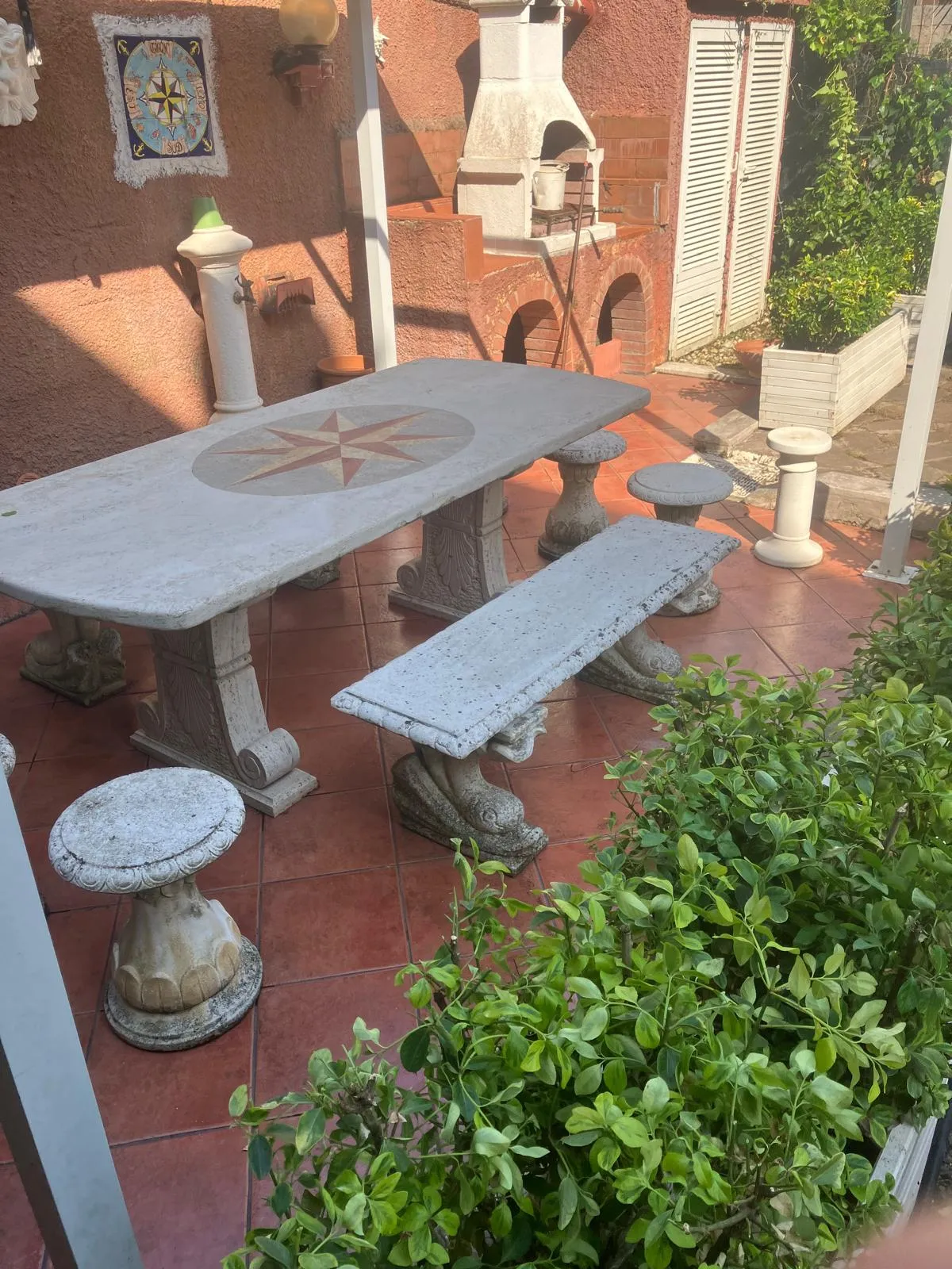 Pulizia e riqualifica giardino con gazebo e arredi, Roma — foto 2