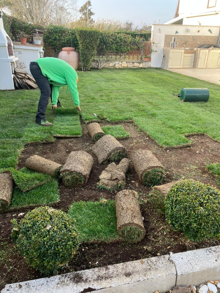 Posa manti erbosi e sintetici